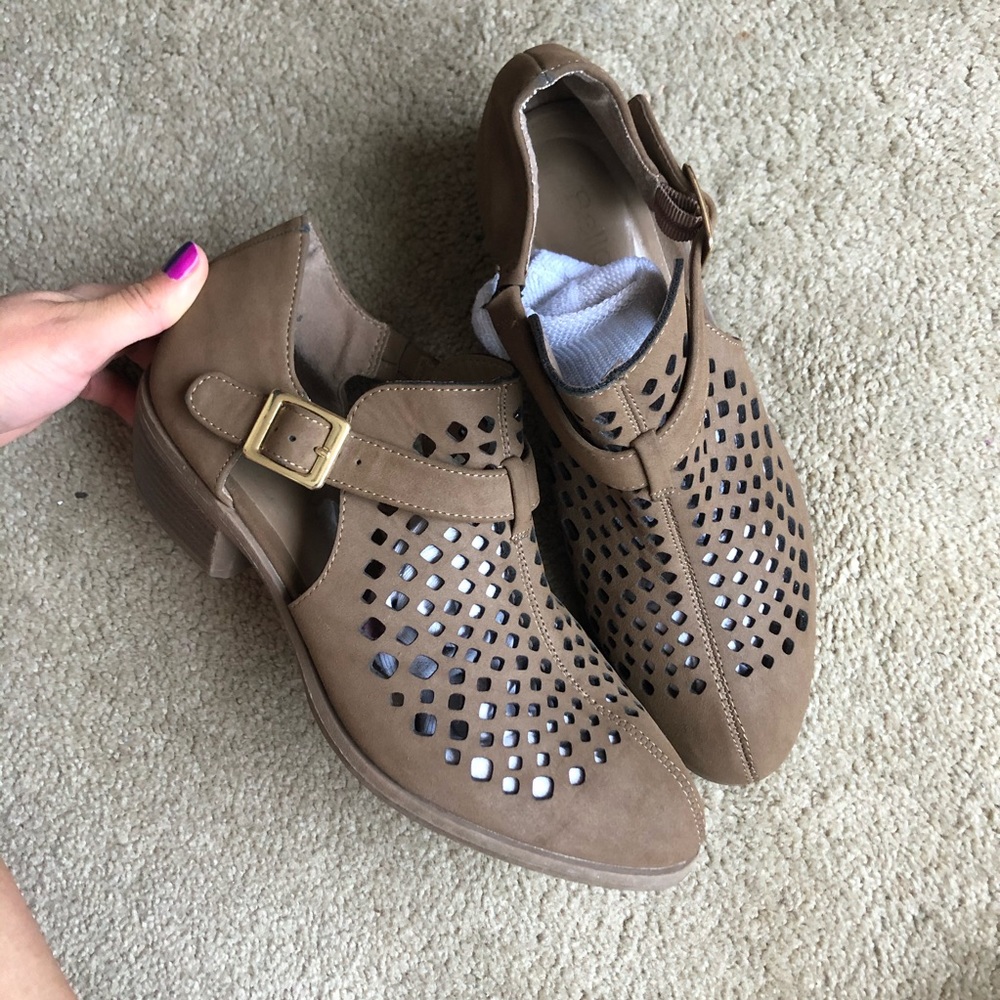 Low heel shoes